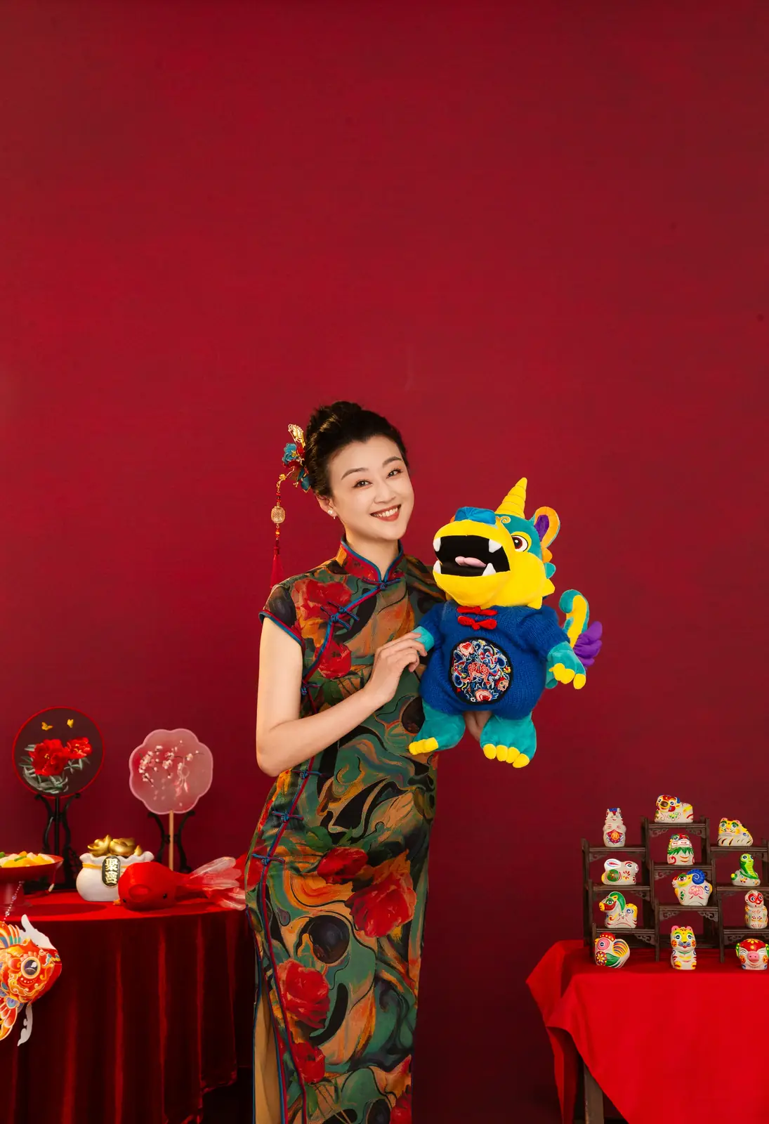 Raina with a colourful lion puppet