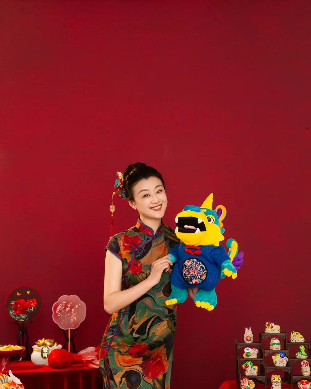 Raina with a colourful lion puppet